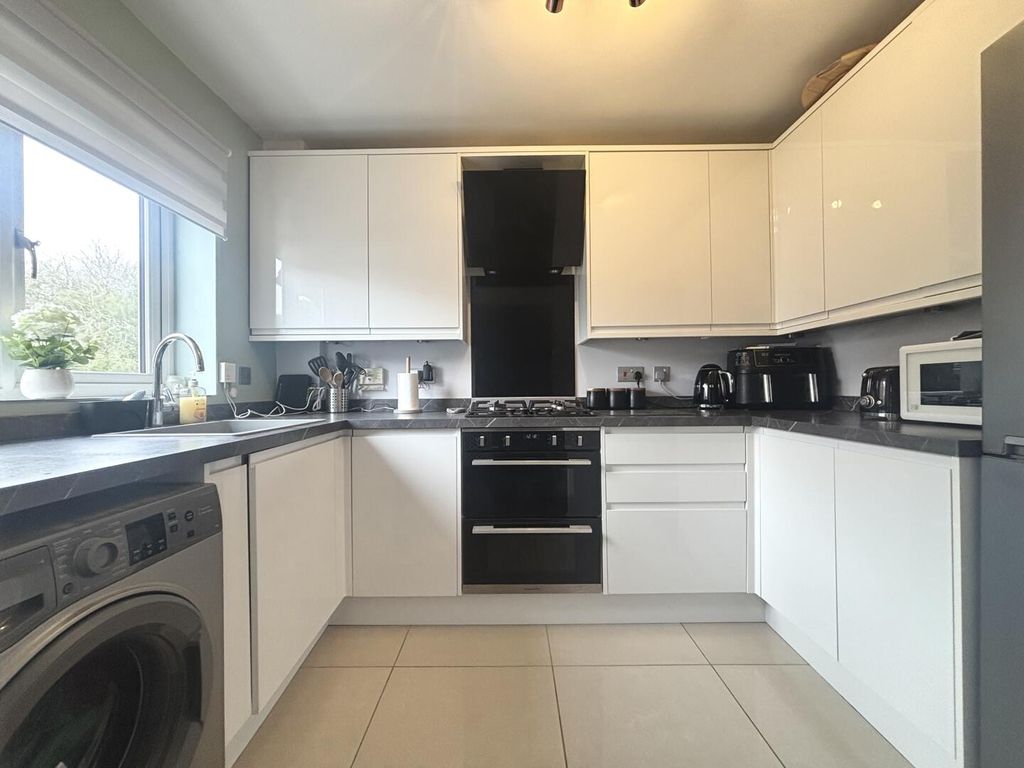 Property photo 2 of 14 Kitchen