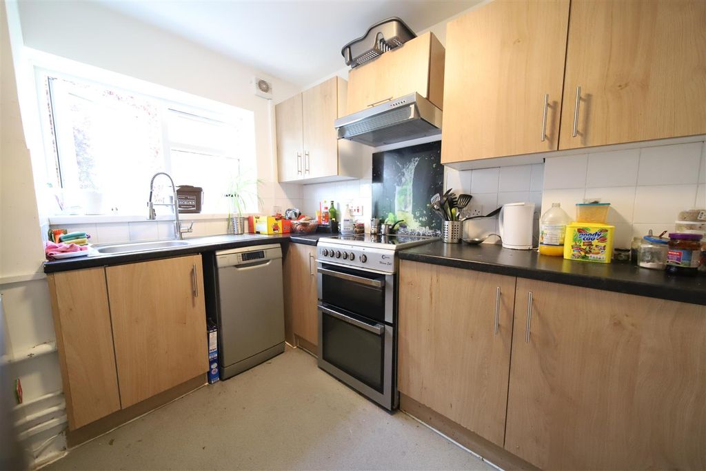 Property photo 3 of 10 Kitchen 2.Jpg