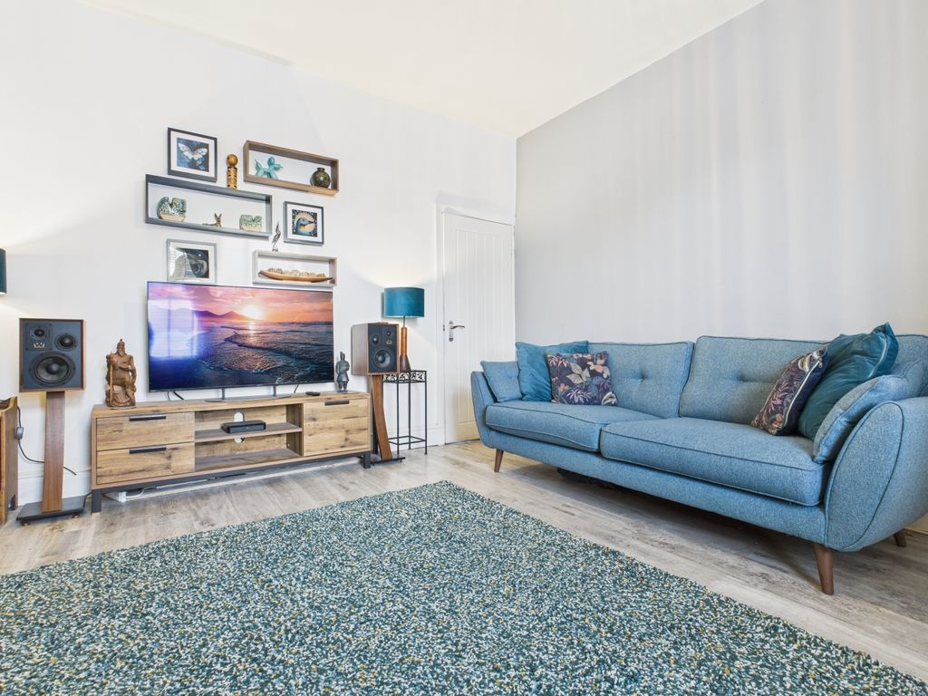 Property photo 3 of 21 Cam03729G0-Pr0189-Still004