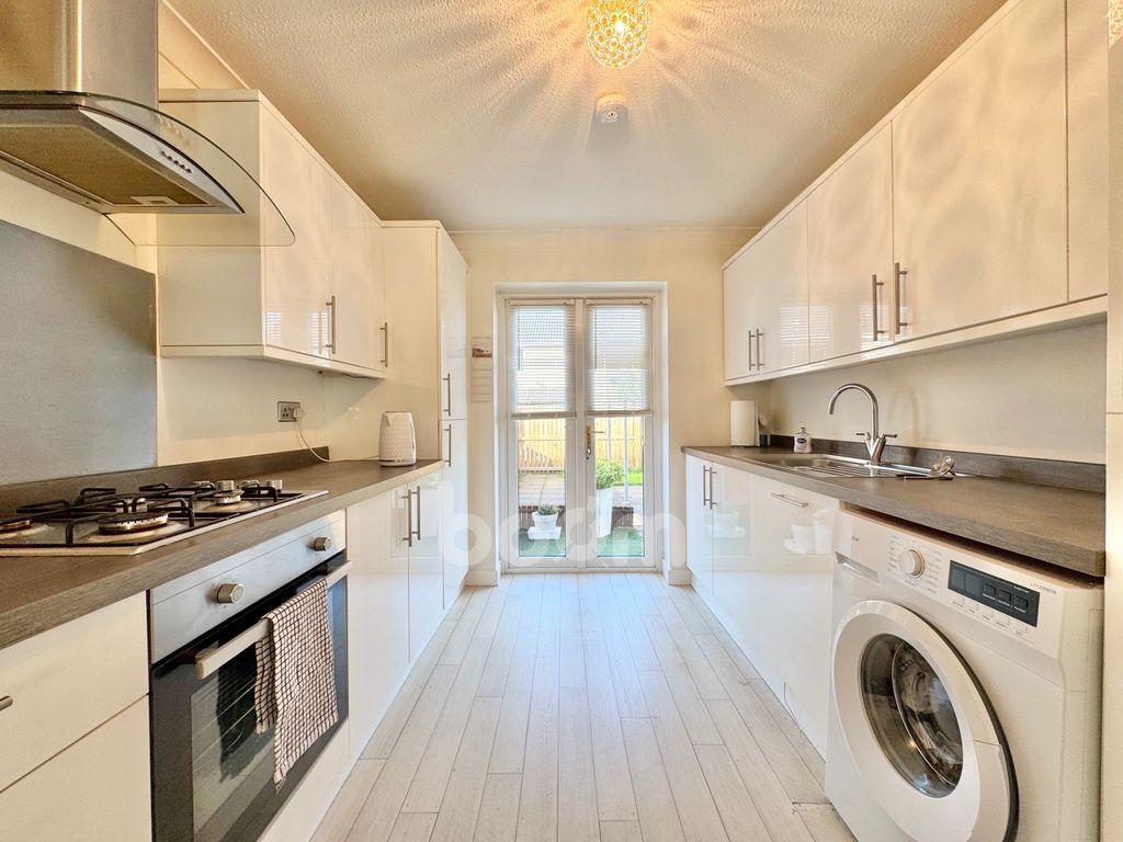 Property photo 3 of 17 Cockels Loan, Renfrew Kitchen Shot