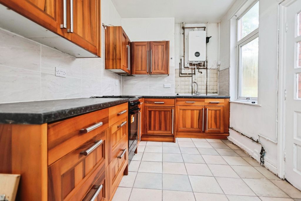 Property photo 2 of 17 Photo