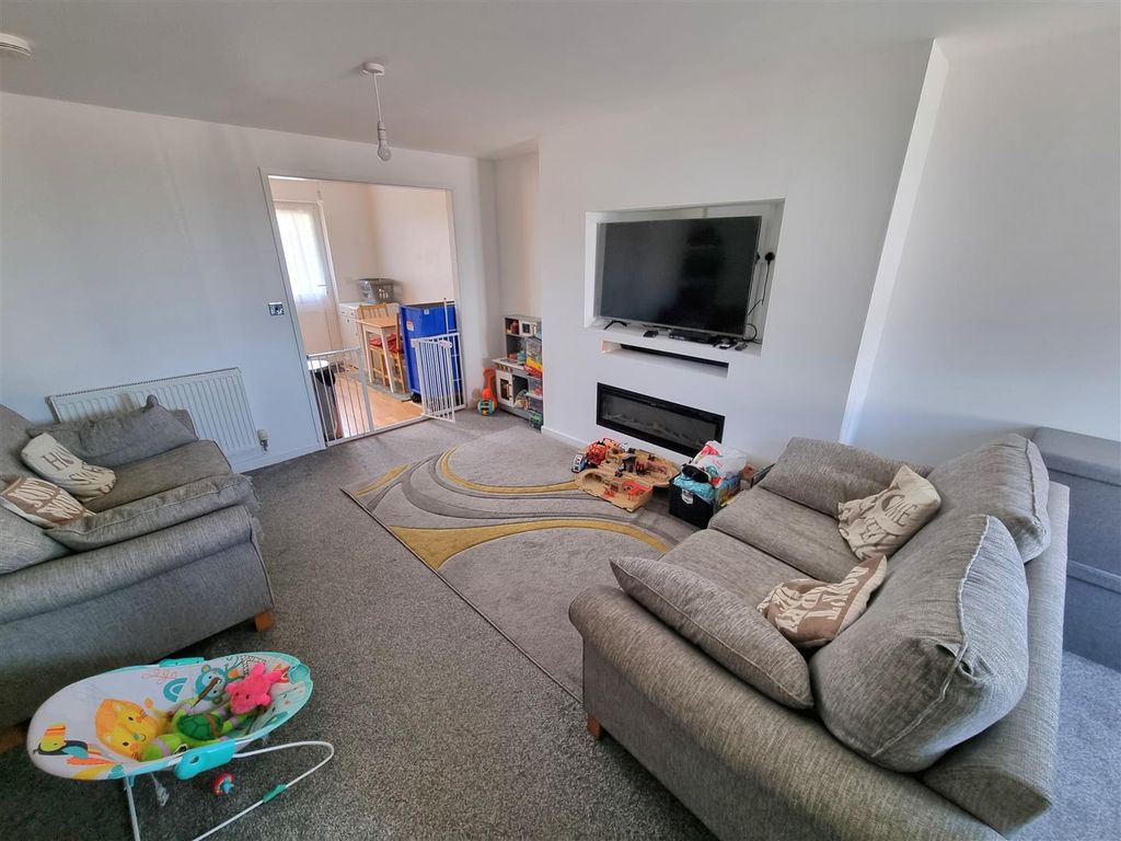 Property photo 2 of 13 Sitting Room.Jpg