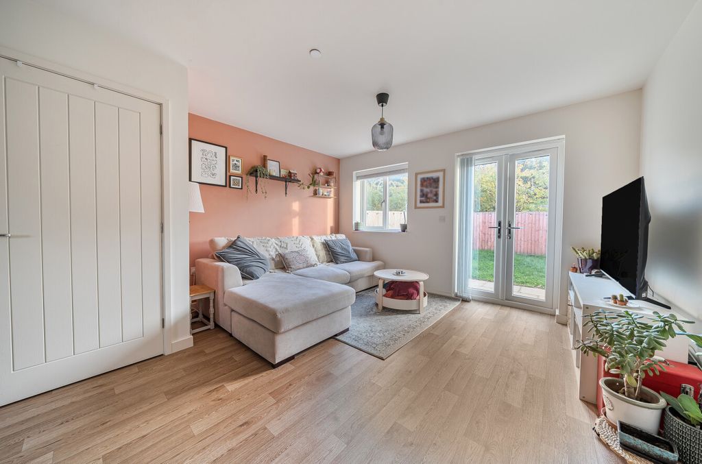 Property photo 3 of 16 1371216-11-68Ff99...