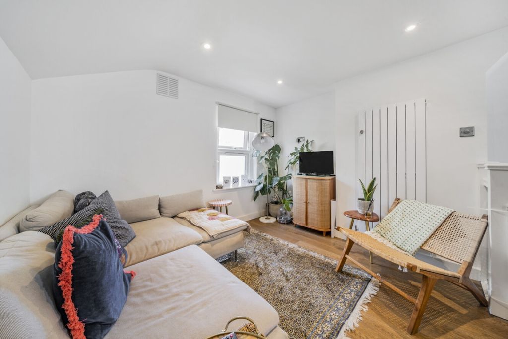 Property photo 1 of 8 1160144 (3)