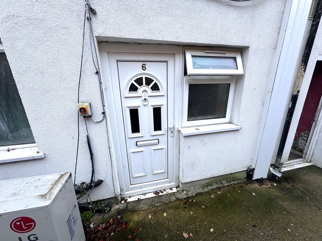 Property photo 1 of 5