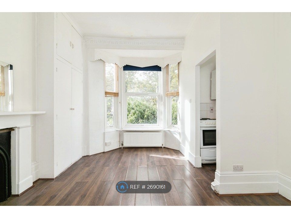 Property photo 3 of 20 Living Room