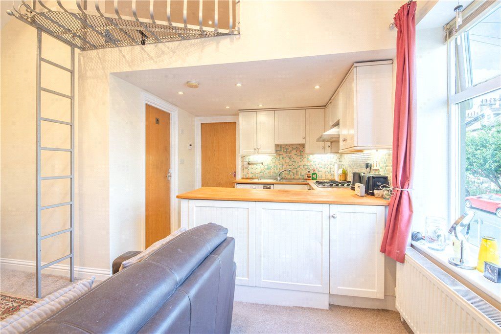 Property photo 3 of 12 Avondale Road