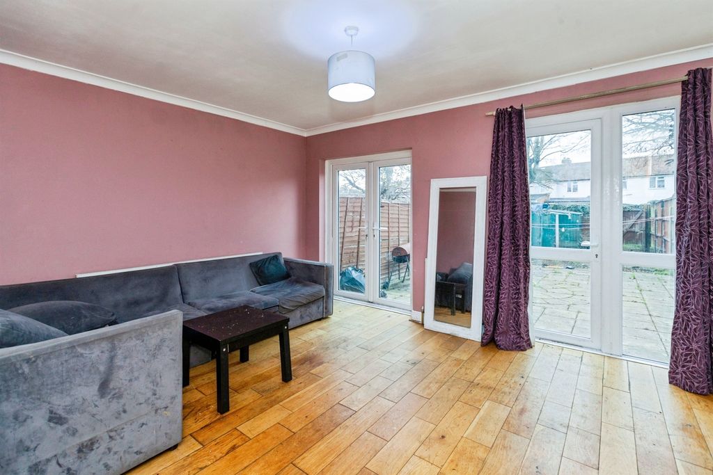 Property photo 2 of 20