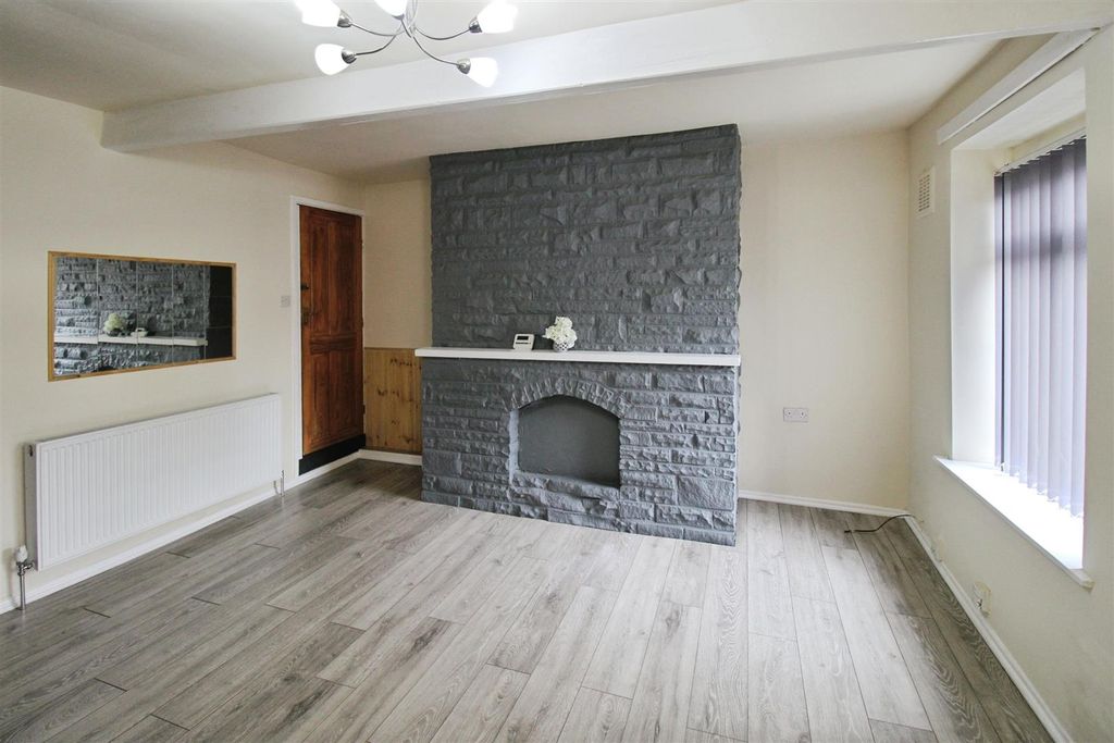 Property photo 2 of 13 Living Room/ Kitchen Area