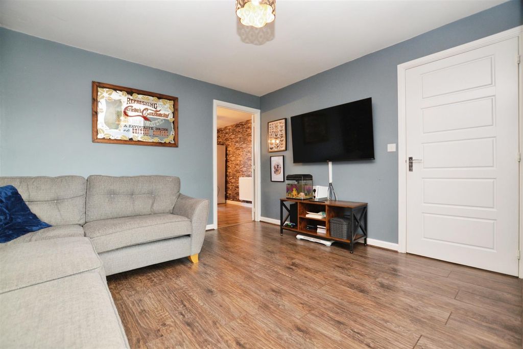 Property photo 3 of 17 Living Room