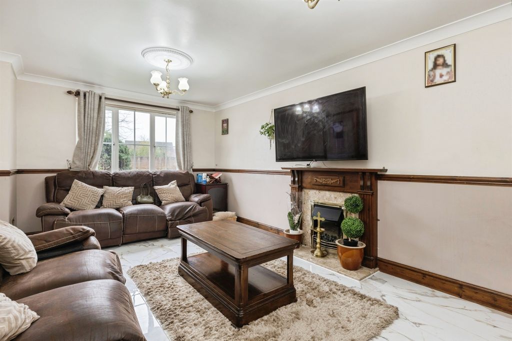 Property photo 3 of 19