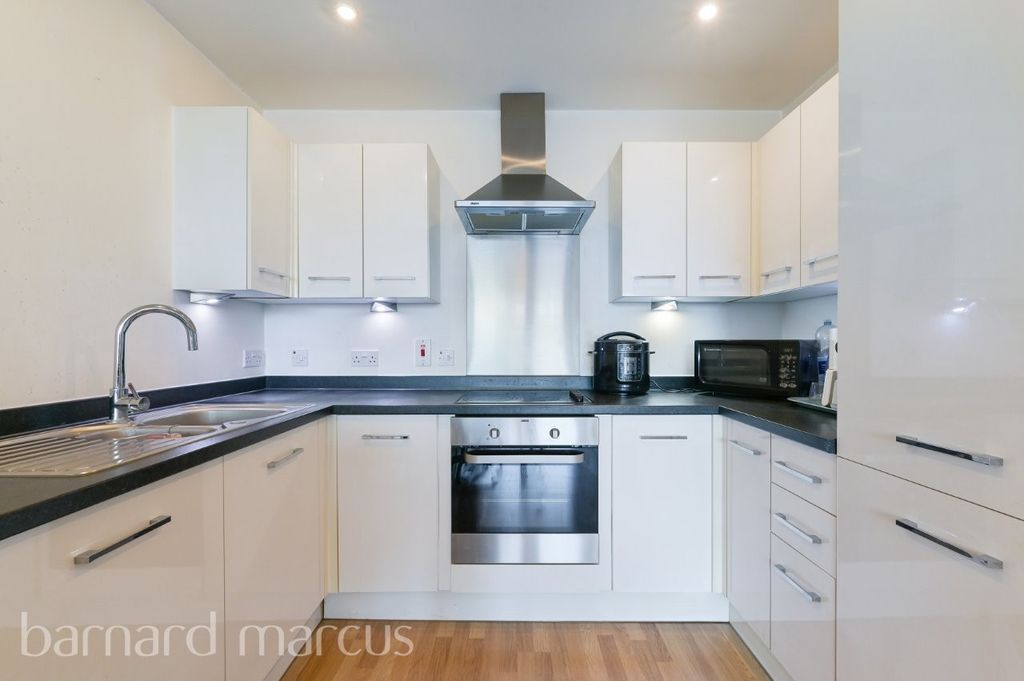 Property photo 2 of 11 Kitchen