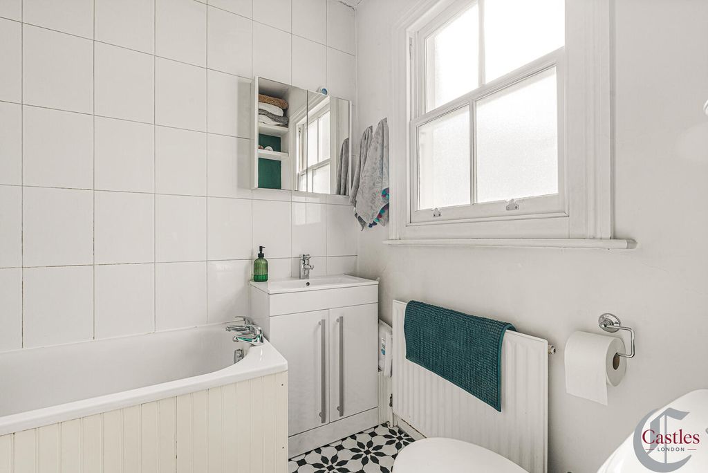 Property photo 3 of 17 Bathroom