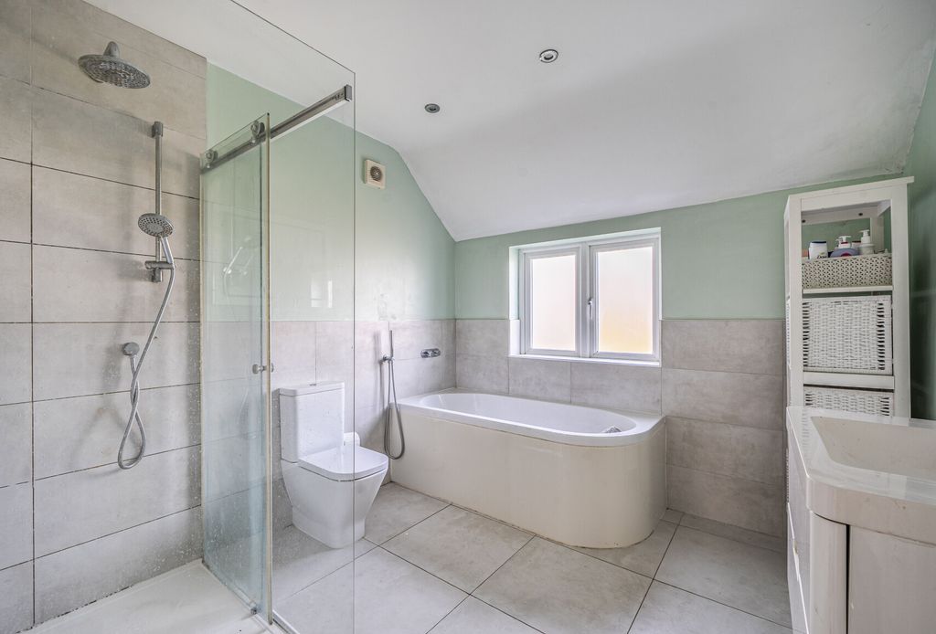 Property photo 3 of 21 1404256-24-697Cb4...