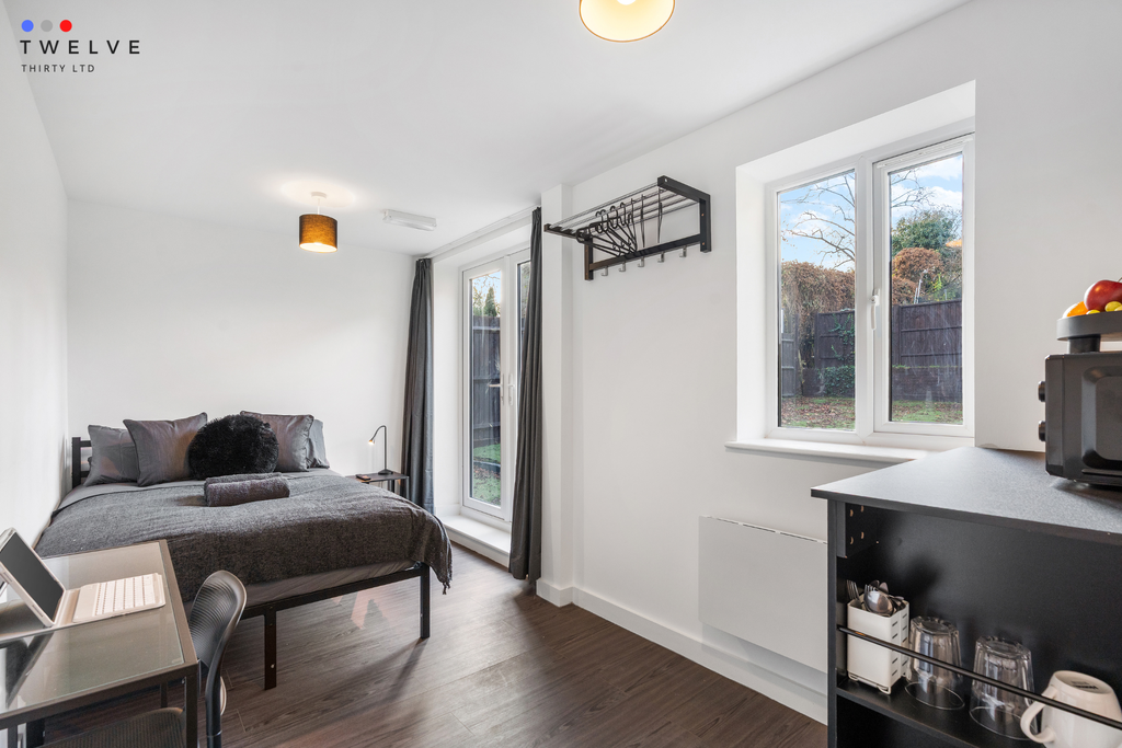 Property photo 2 of 8 Room 4