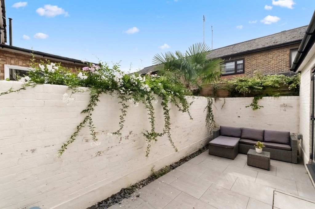 Property photo 3 of 19