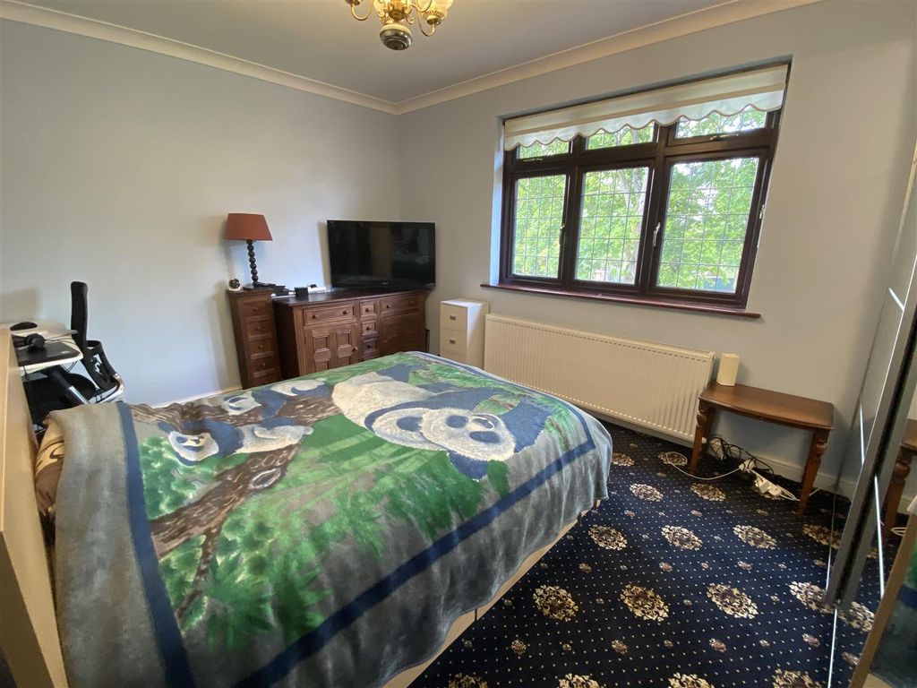 Additional image 16 of 4 bed semi-detached house for saleWood Lane, Dagenham RM8