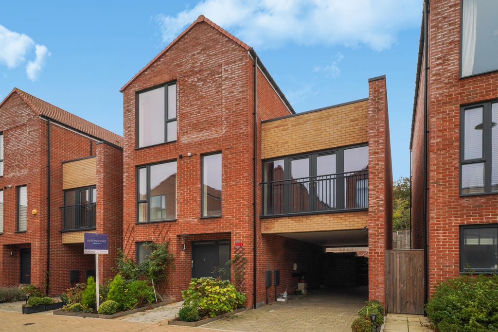 Property photo 1 of 22 Front (Exterior)