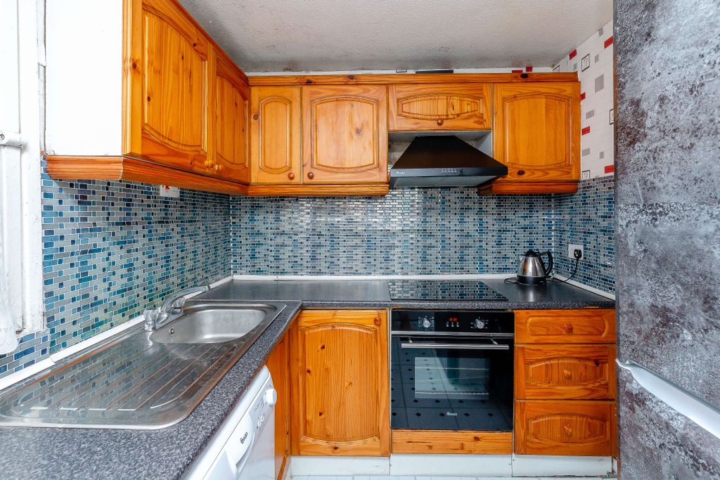 Property photo 3 of 23 Kitchen