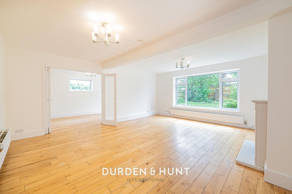 Property photo 2 of 31 Longfields-13.Jpg