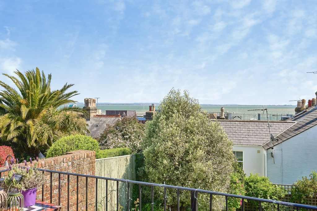 Property photo 3 of 16 Sea Views