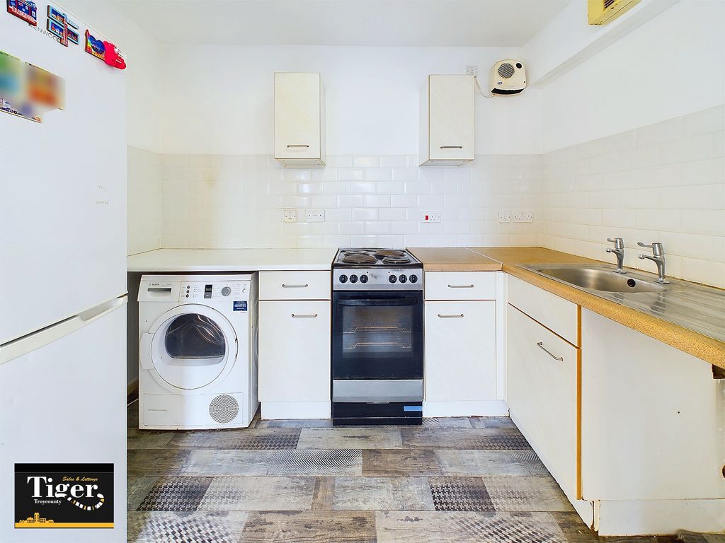 Property photo 3 of 7 Cam02176G0-Pr0370-Still002