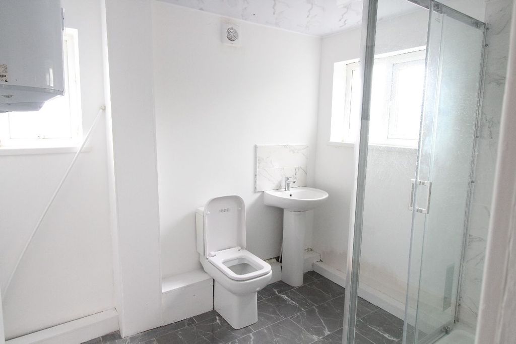 Property photo 2 of 6 Bathroom