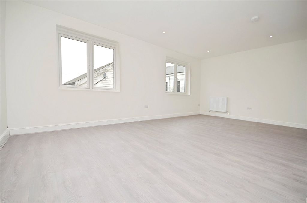 Property photo 2 of 7 Picture No. 17