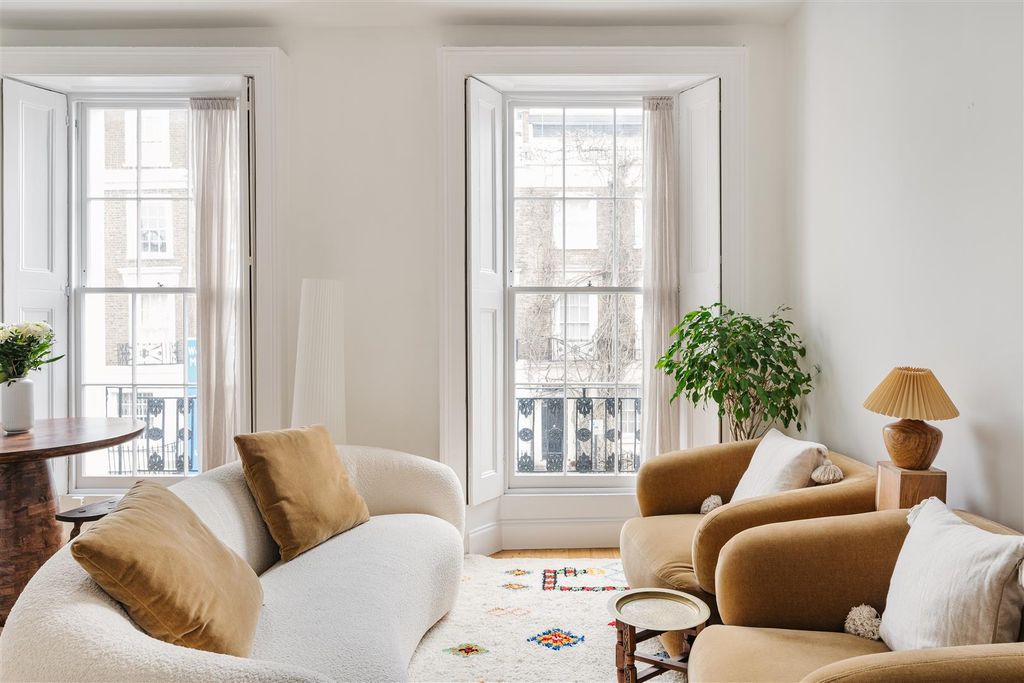 Property photo 2 of 14 Delancey_Street-03.Jpg