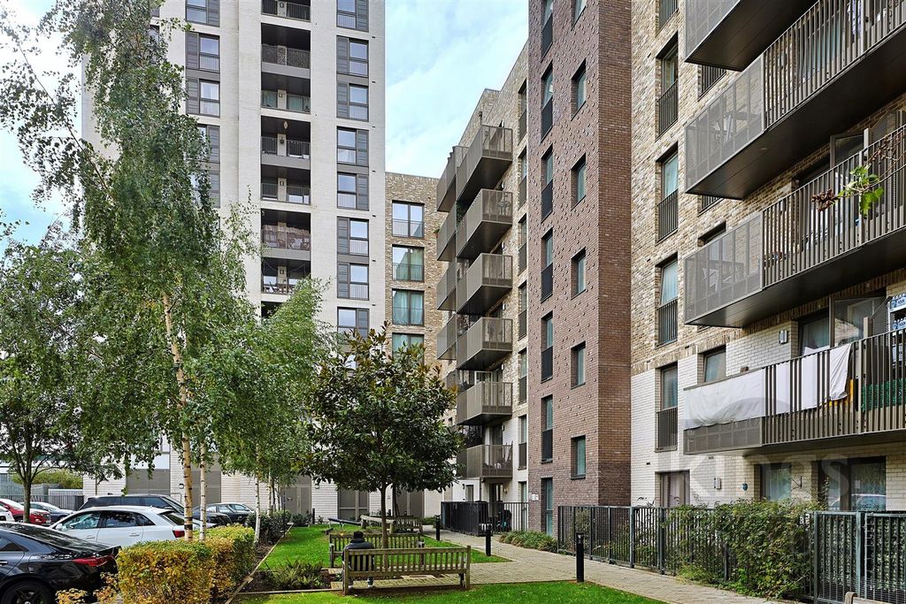 Property photo 1 of 28