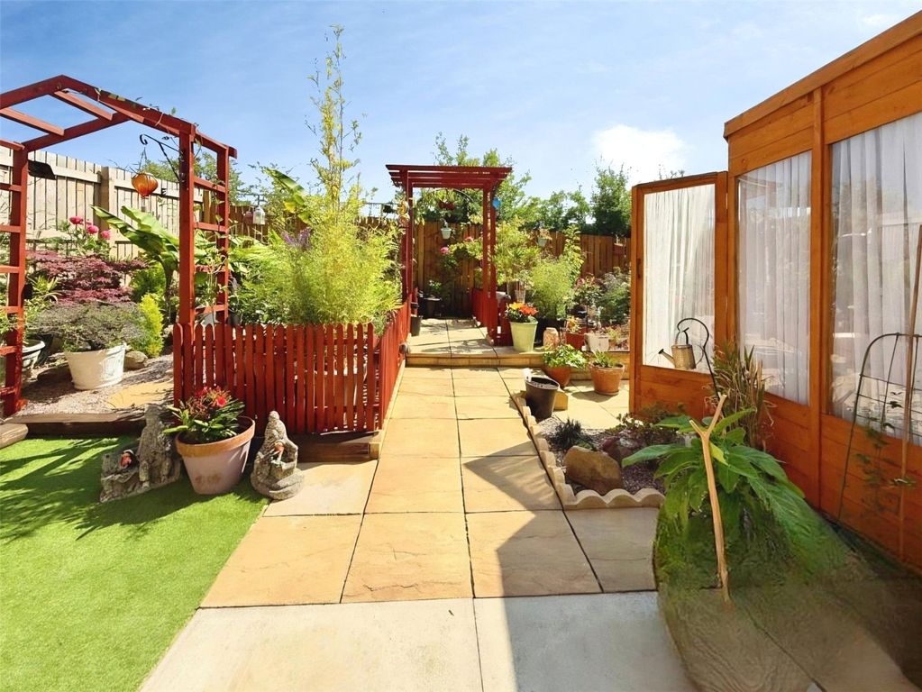 Property photo 3 of 12 Garden