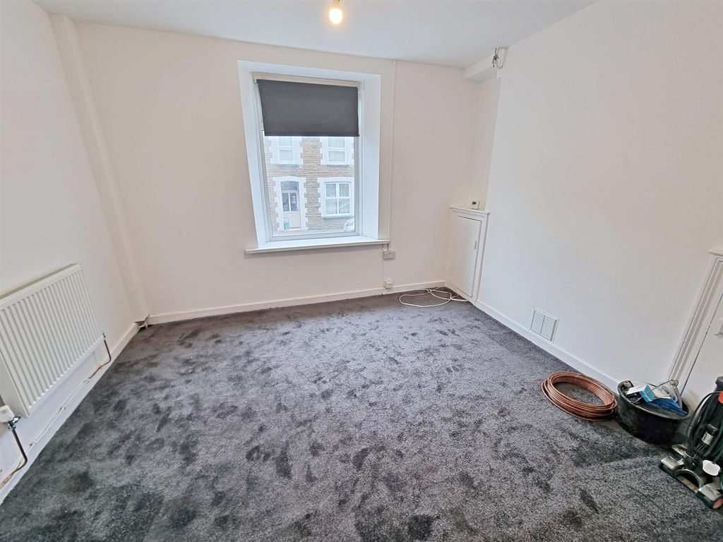 Property photo 2 of 11 Lounge