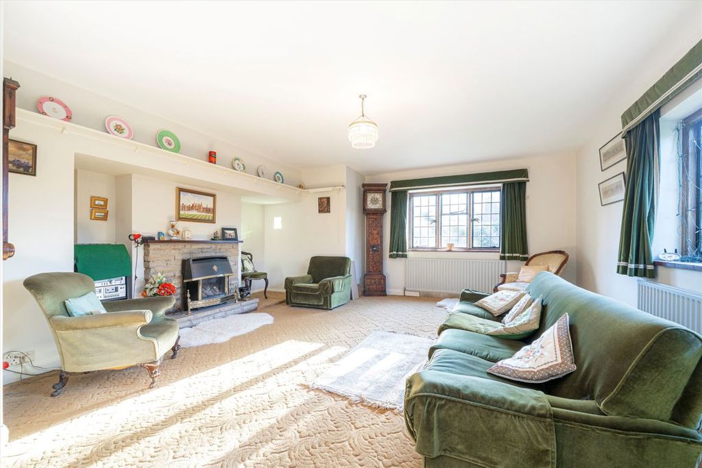 Property photo 2 of 8