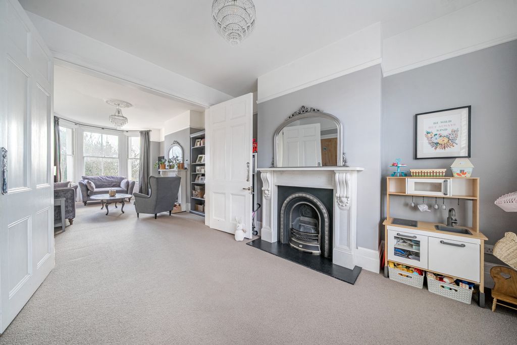 Property photo 2 of 20 Picture No. 12