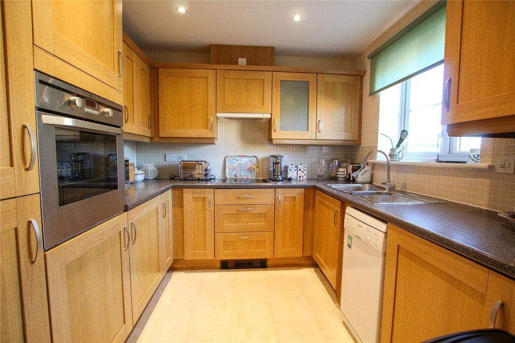 Property photo 2 of 20 Kitchen.