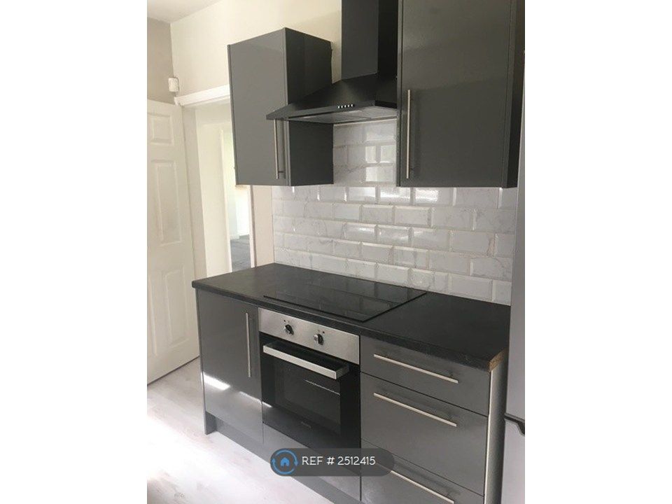 Property photo 1 of 11 Single Oven With Hob