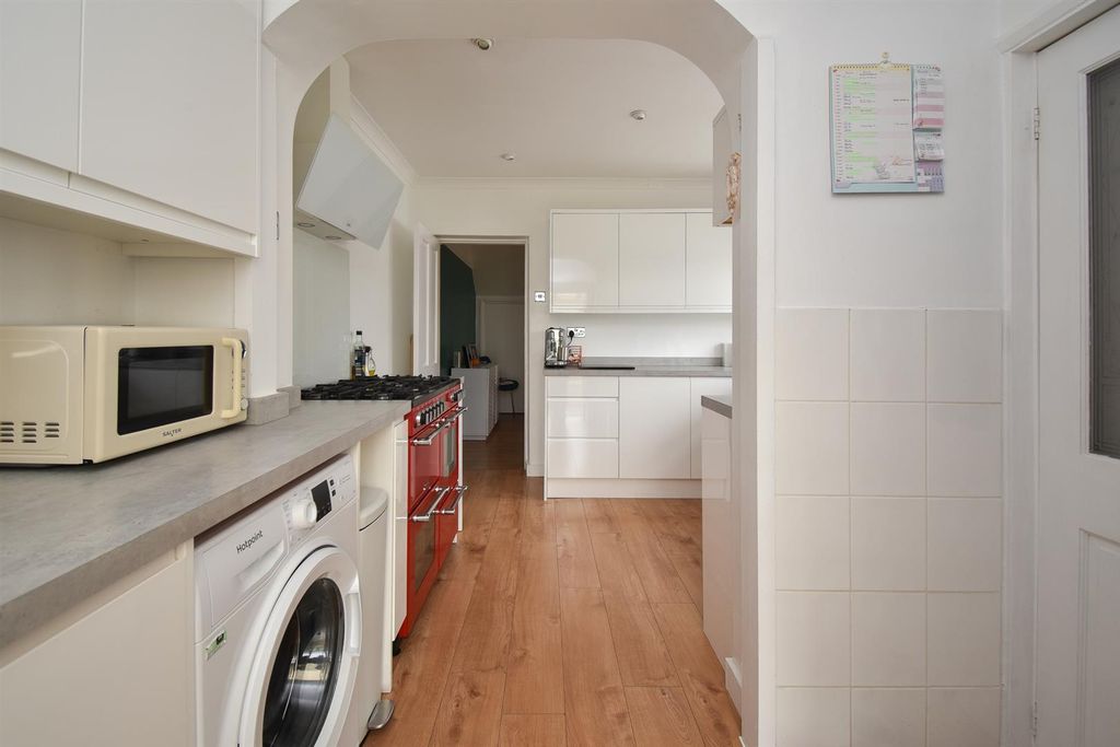 Property photo 3 of 23 Kitchen