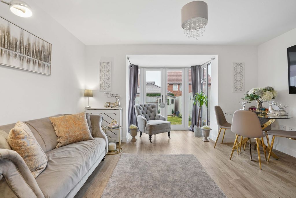 Property photo 2 of 21