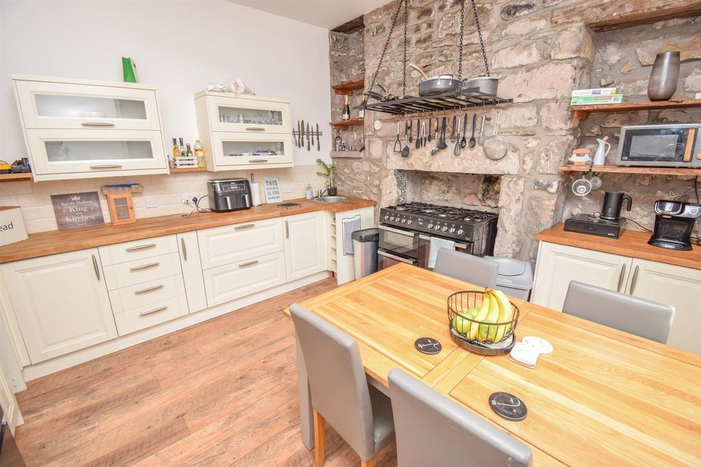 Property photo 2 of 33 Kitchen Diner