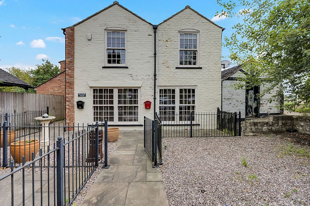 Property photo 2 of 30