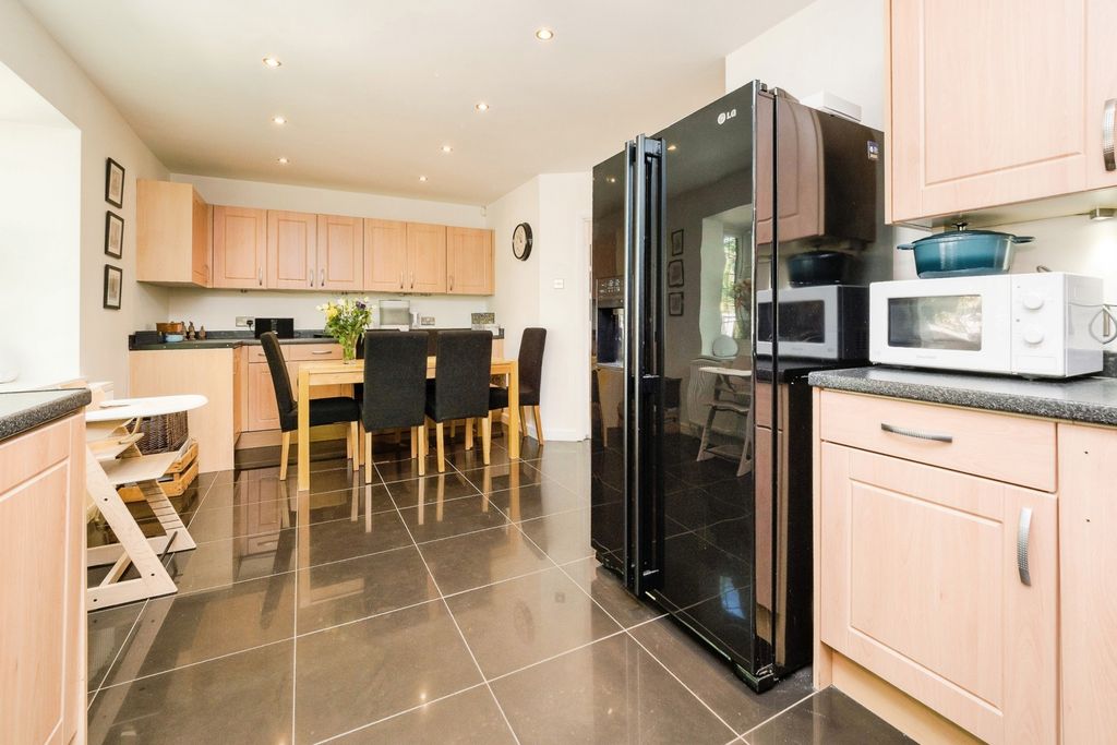 Property photo 3 of 21 Pbox-Img.Jpg