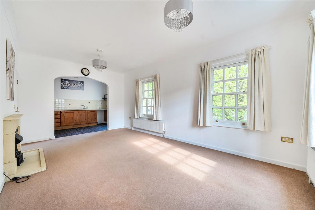 Property photo 2 of 18 Sitting/Dining Room