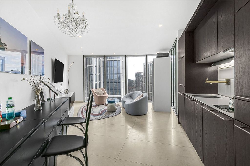 Property photo 3 of 9 Kitchen/Living Room