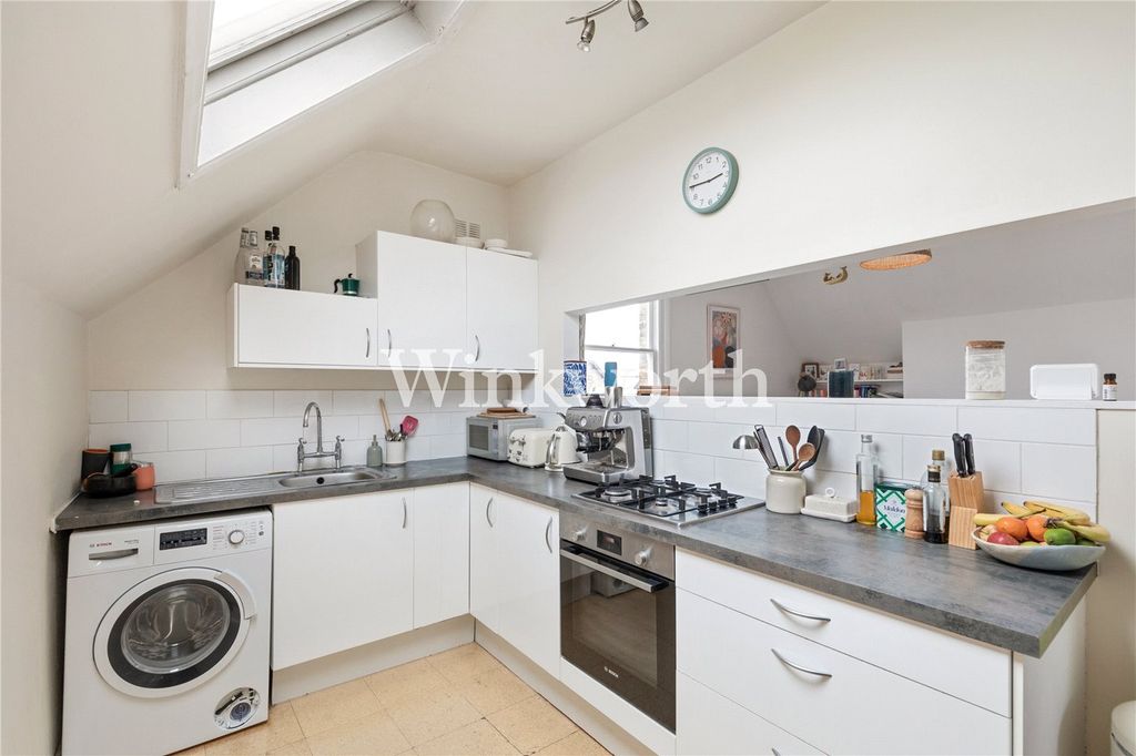 Property photo 3 of 17 Picture No. 18