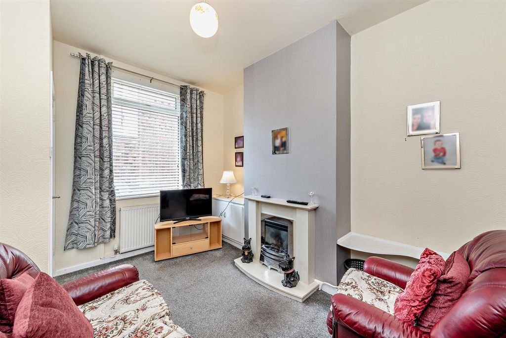 Property photo 2 of 12 8663004-Interior16-800.Jpg