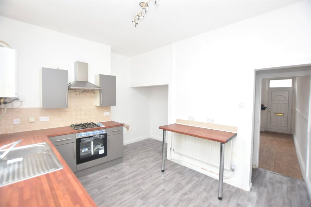 Property photo 3 of 6 Dining Kitchen