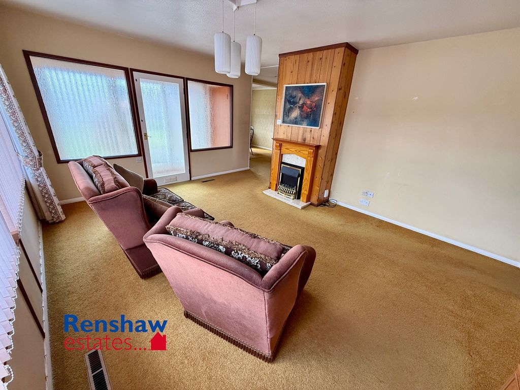 Property photo 2 of 13 L (2)