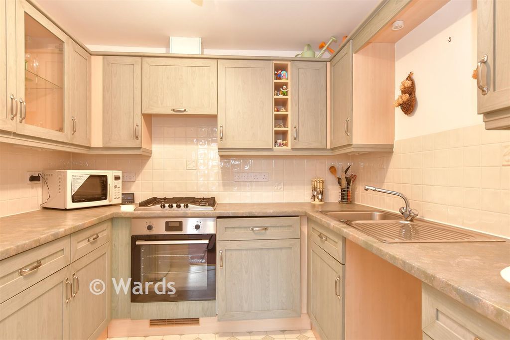 Property photo 3 of 7 Kitchen