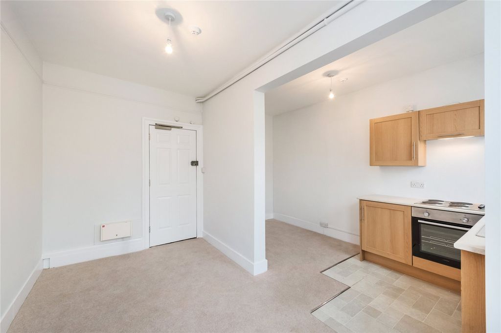 Property photo 2 of 11 Studio Room