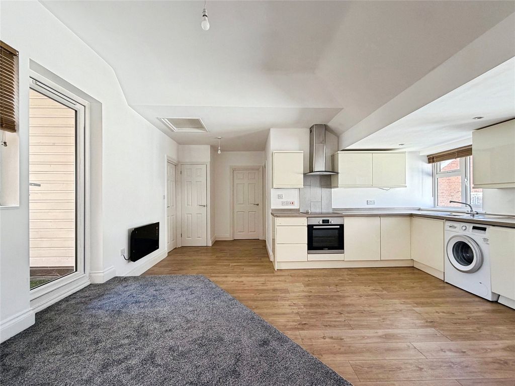 Property photo 3 of 8 Picture No. 10